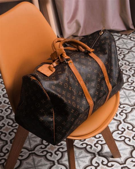 como saber si un bolso louis vuitton es verdadero|Cómo saber si un bolso Louis Vuitton es original.